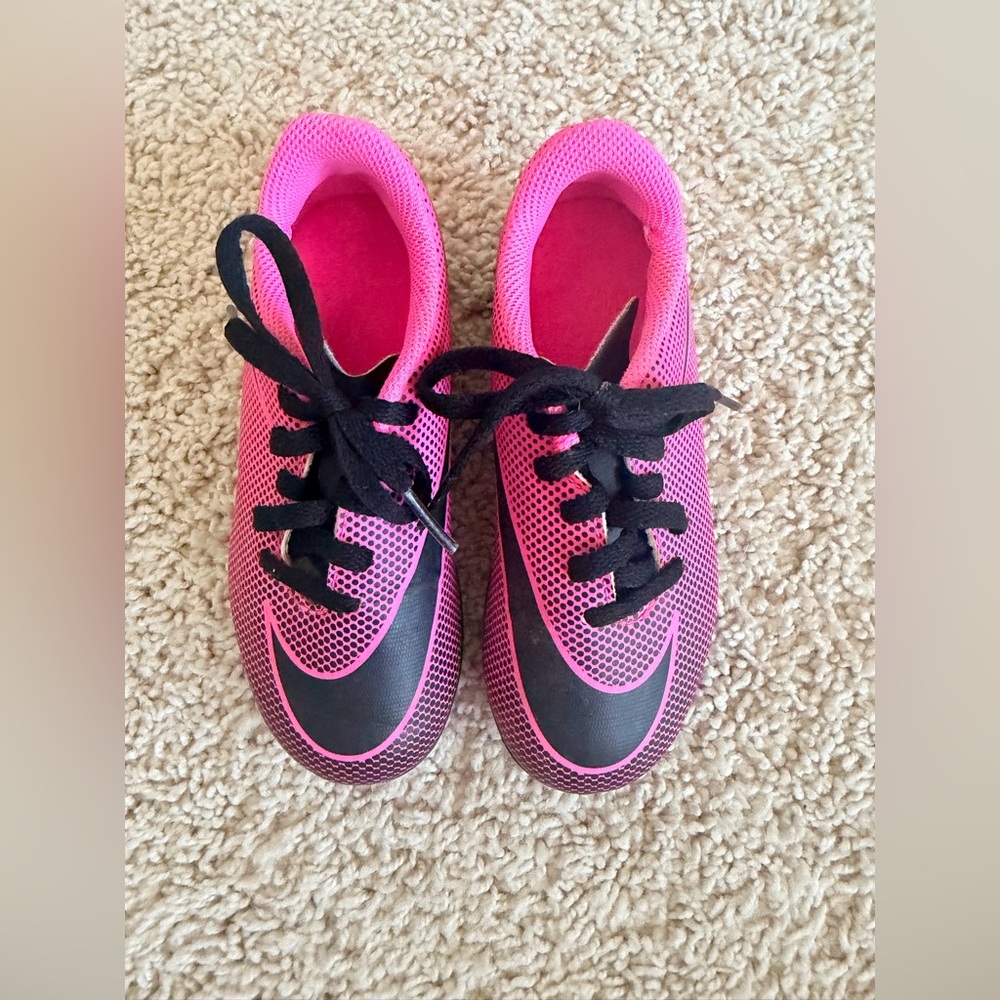 Nike Kids Sneakers in Pink and Black - Picture 2 of 6